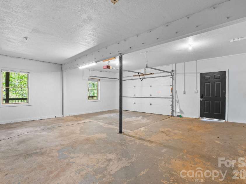 965 Winterstar Loop, Burnsville, NC 28714.  MLS# CAR4379086, YatesRealty ID 19451. 