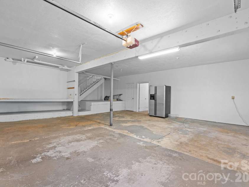965 Winterstar Loop, Burnsville, NC 28714.  MLS# CAR4379086, YatesRealty ID 19451. 