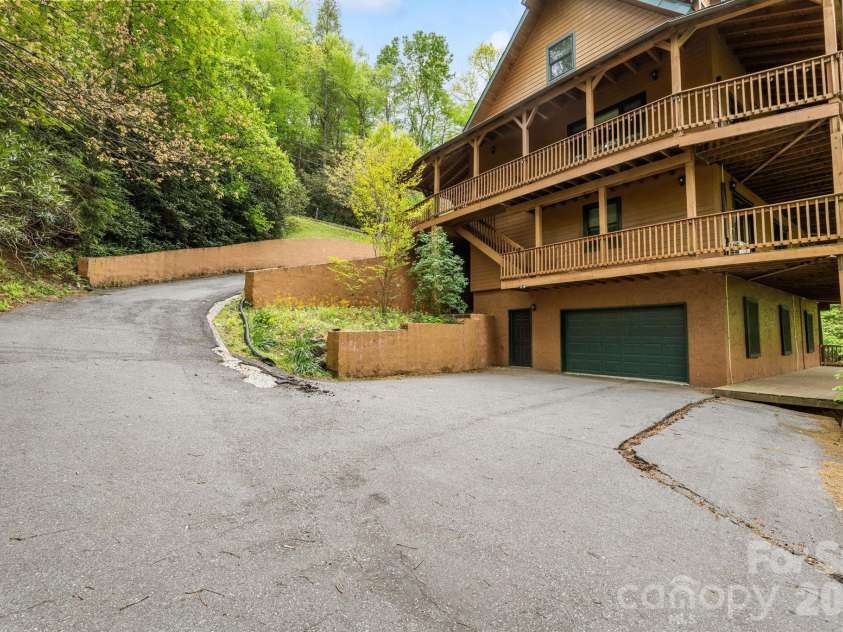 965 Winterstar Loop, Burnsville, NC 28714.  MLS# CAR4379086, YatesRealty ID 19451. 