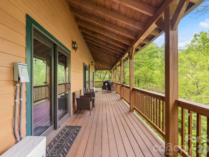 965 Winterstar Loop, Burnsville, NC 28714.  MLS# CAR4379086, YatesRealty ID 19451. 