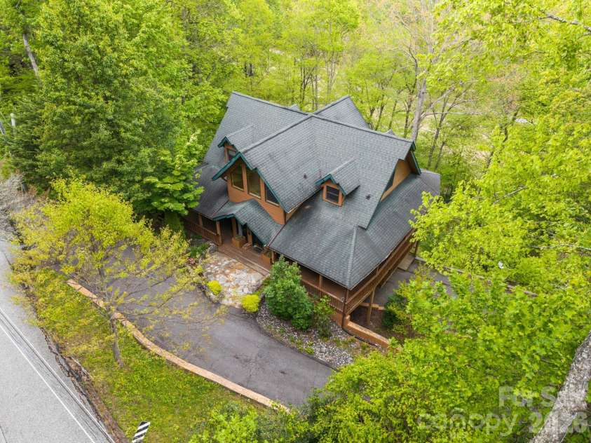 965 Winterstar Loop, Burnsville, NC 28714.  MLS# CAR4379086, YatesRealty ID 19451. 