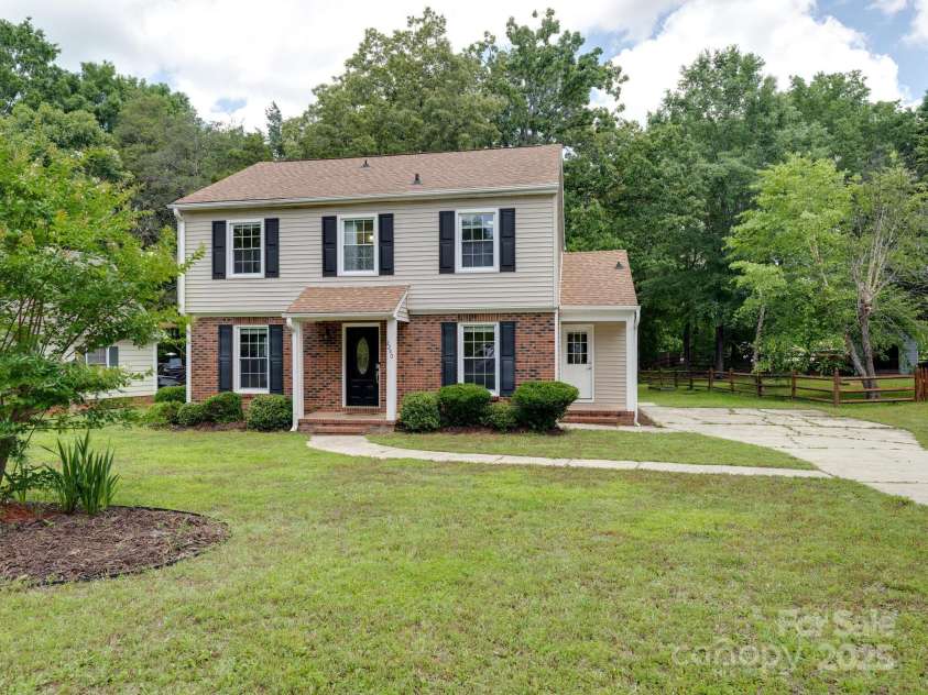 2240 Lawton Bluff Road, Charlotte, NC 28226.  MLS# CAR4262862, YatesRealty ID 19452. 