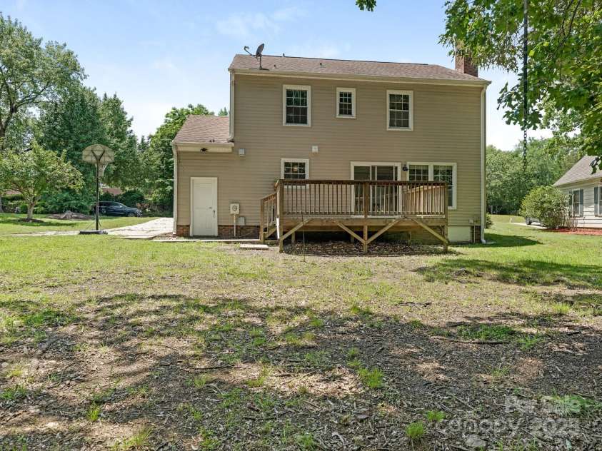 2240 Lawton Bluff Road, Charlotte, NC 28226.  MLS# CAR4262862, YatesRealty ID 19452. 