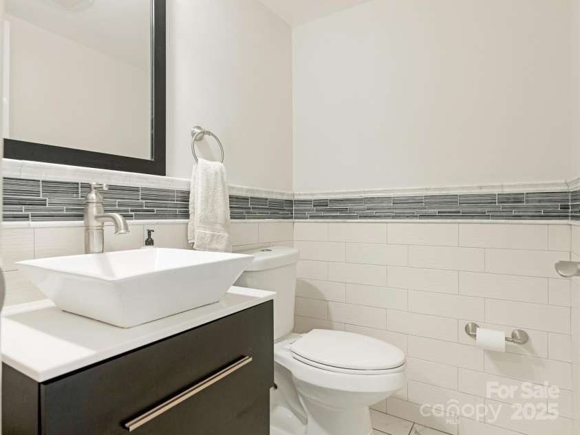 2240 Lawton Bluff Road, Charlotte, NC 28226.  MLS# CAR4262862, YatesRealty ID 19452. 