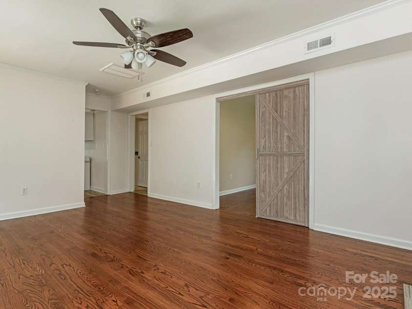 2240 Lawton Bluff Road, Charlotte, NC 28226.  MLS# CAR4262862, YatesRealty ID 19452. 