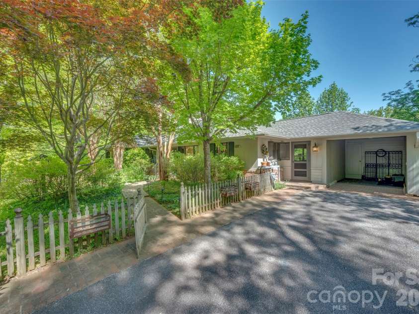 484 Sourwood Ridge Road, Tryon, NC 28782.  MLS# CAR4379103, YatesRealty ID 19452. 