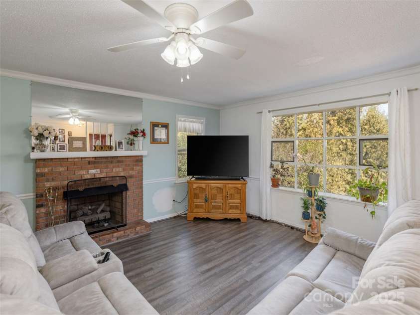 413 Deerhaven Lane, Hendersonville, NC 28791.  MLS# CAR4248321, YatesRealty ID 19453. 