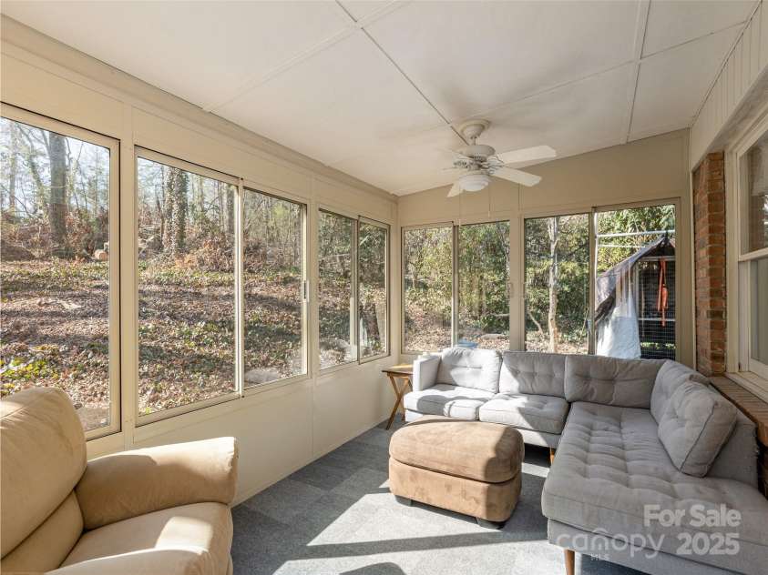 413 Deerhaven Lane, Hendersonville, NC 28791.  MLS# CAR4248321, YatesRealty ID 19453. 