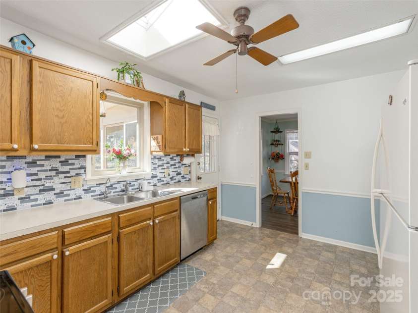 413 Deerhaven Lane, Hendersonville, NC 28791.  MLS# CAR4248321, YatesRealty ID 19453. 