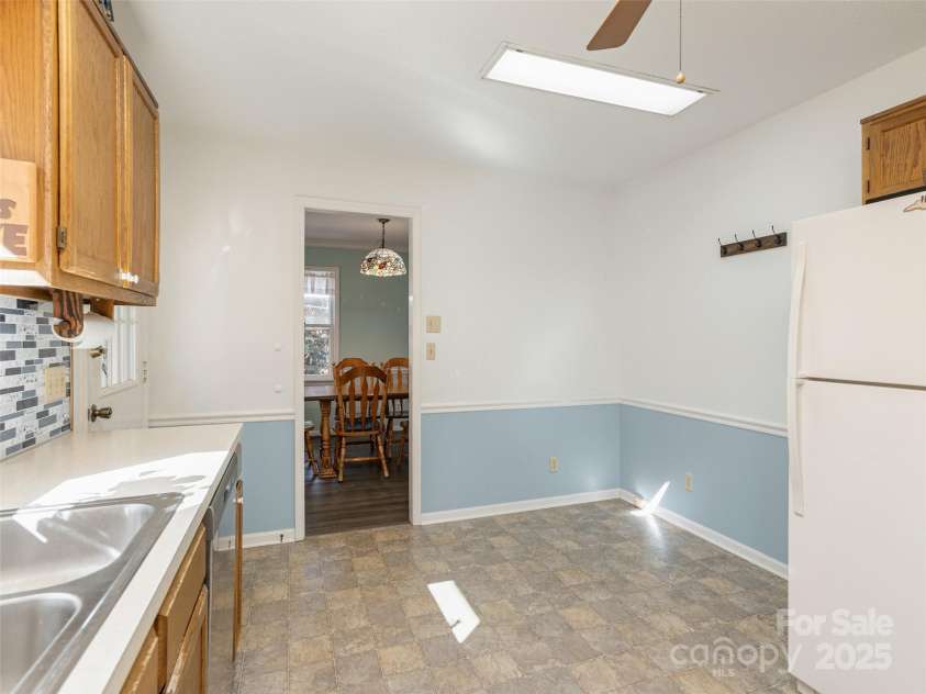 413 Deerhaven Lane, Hendersonville, NC 28791.  MLS# CAR4248321, YatesRealty ID 19453. 