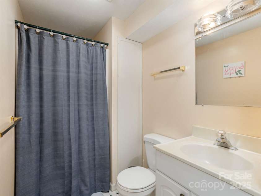 413 Deerhaven Lane, Hendersonville, NC 28791.  MLS# CAR4248321, YatesRealty ID 19453. 