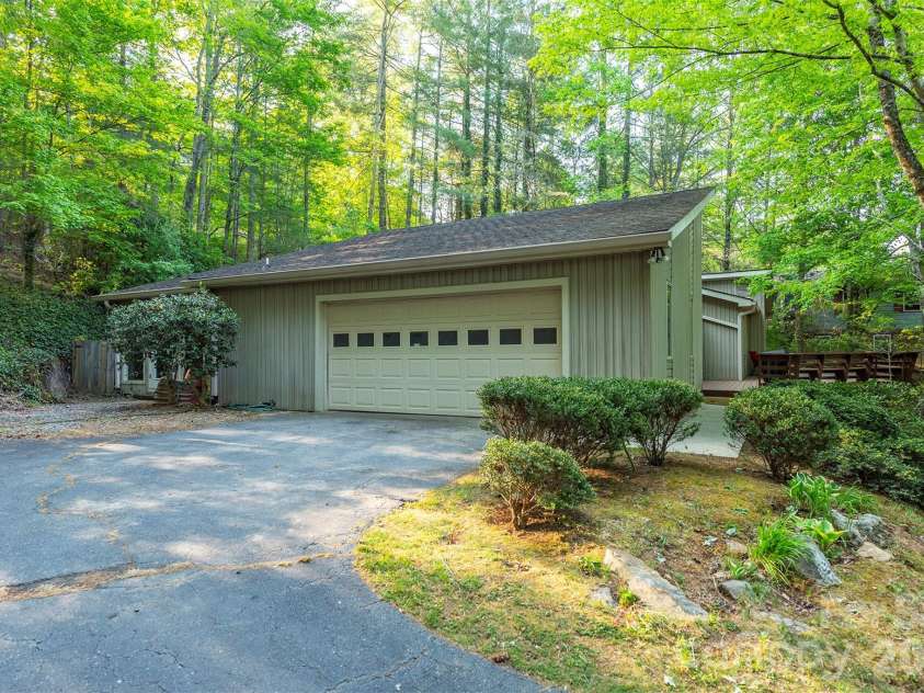 58 Ballantree Drive, Asheville, NC 28803.  MLS# CAR4379084, YatesRealty ID 19453. 