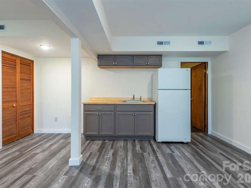 58 Ballantree Drive, Asheville, NC 28803.  MLS# CAR4379084, YatesRealty ID 19453. 
