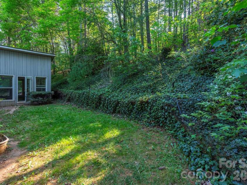58 Ballantree Drive, Asheville, NC 28803.  MLS# CAR4379084, YatesRealty ID 19453. 
