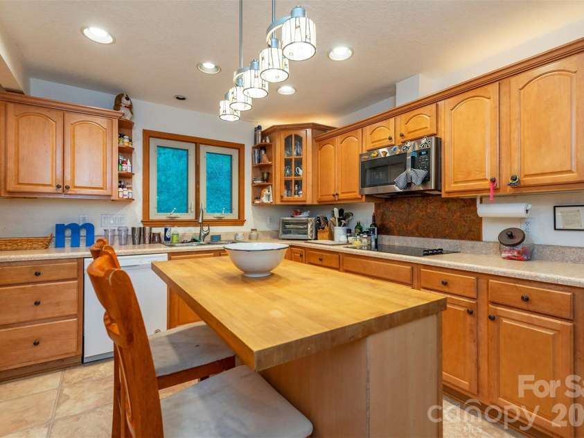 58 Ballantree Drive, Asheville, NC 28803.  MLS# CAR4379084, YatesRealty ID 19453. 