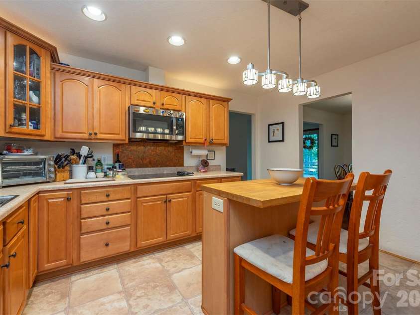 58 Ballantree Drive, Asheville, NC 28803.  MLS# CAR4379084, YatesRealty ID 19453. 