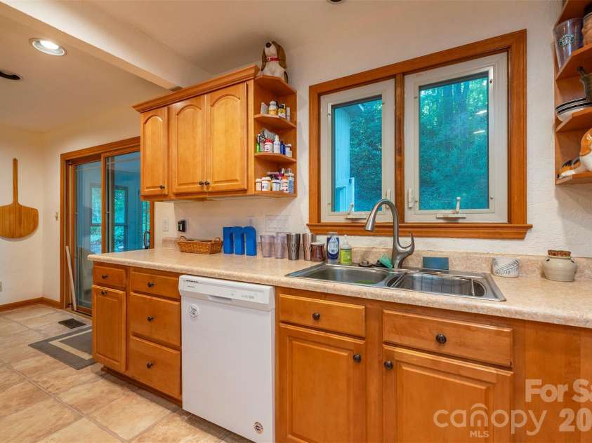58 Ballantree Drive, Asheville, NC 28803.  MLS# CAR4379084, YatesRealty ID 19453. 