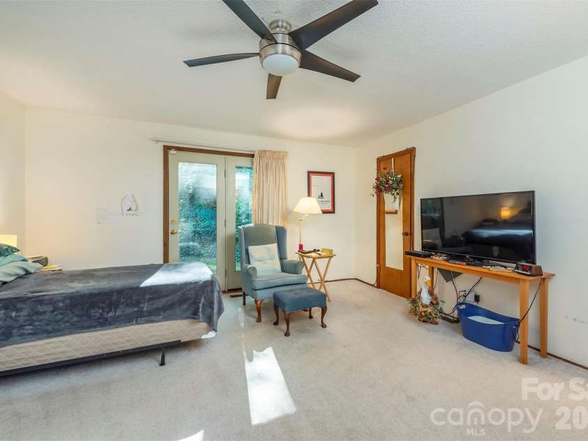 58 Ballantree Drive, Asheville, NC 28803.  MLS# CAR4379084, YatesRealty ID 19453. 
