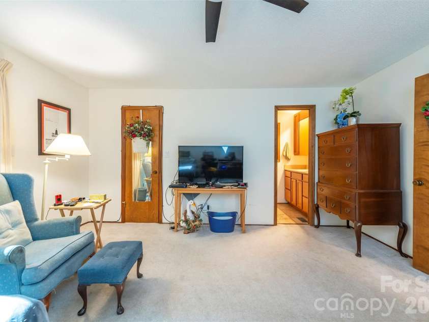58 Ballantree Drive, Asheville, NC 28803.  MLS# CAR4379084, YatesRealty ID 19453. 