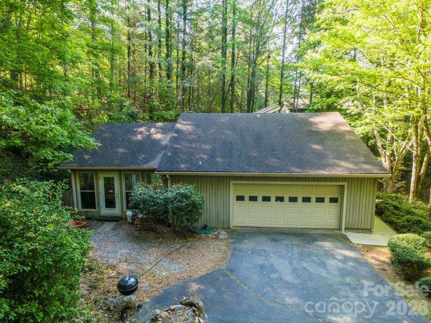 58 Ballantree Drive, Asheville, NC 28803.  MLS# CAR4379084, YatesRealty ID 19453. 