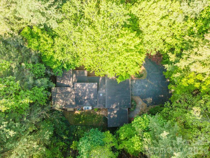 58 Ballantree Drive, Asheville, NC 28803.  MLS# CAR4379084, YatesRealty ID 19453. 