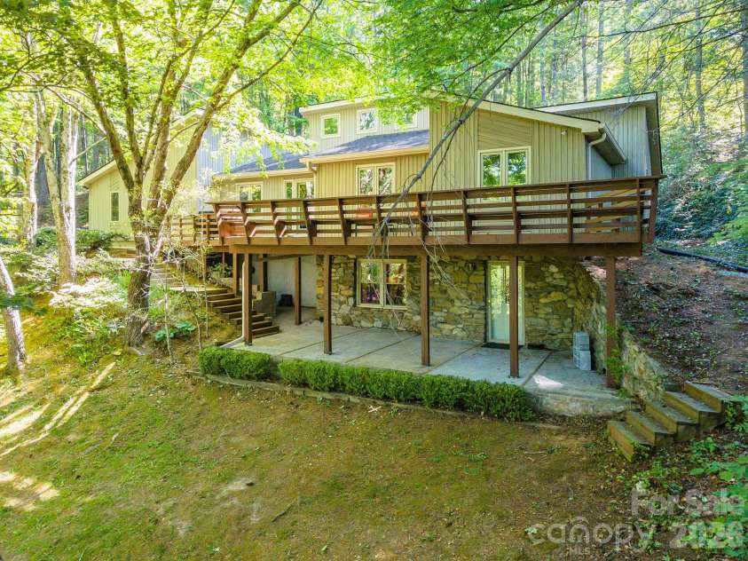 58 Ballantree Drive, Asheville, NC 28803.  MLS# CAR4379084, YatesRealty ID 19453. 