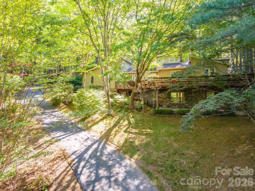 58 Ballantree Drive, Asheville, NC 28803.  MLS# CAR4379084, YatesRealty ID 19453. 