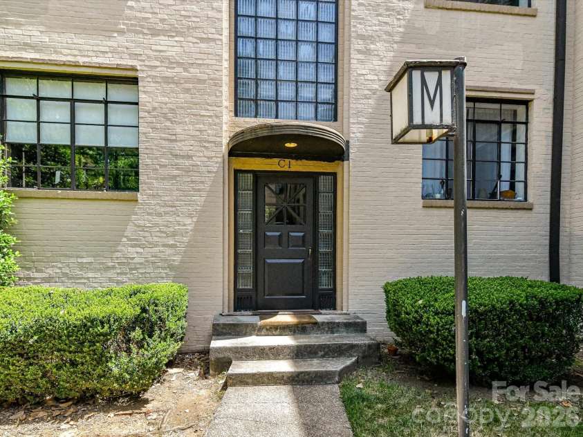 1121 Myrtle Avenue, Charlotte, NC 28203.  MLS# CAR4379116, YatesRealty ID 19454. 