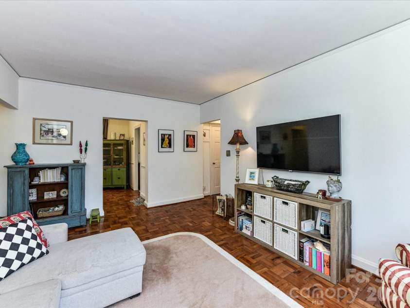 1121 Myrtle Avenue, Charlotte, NC 28203.  MLS# CAR4379116, YatesRealty ID 19454. 