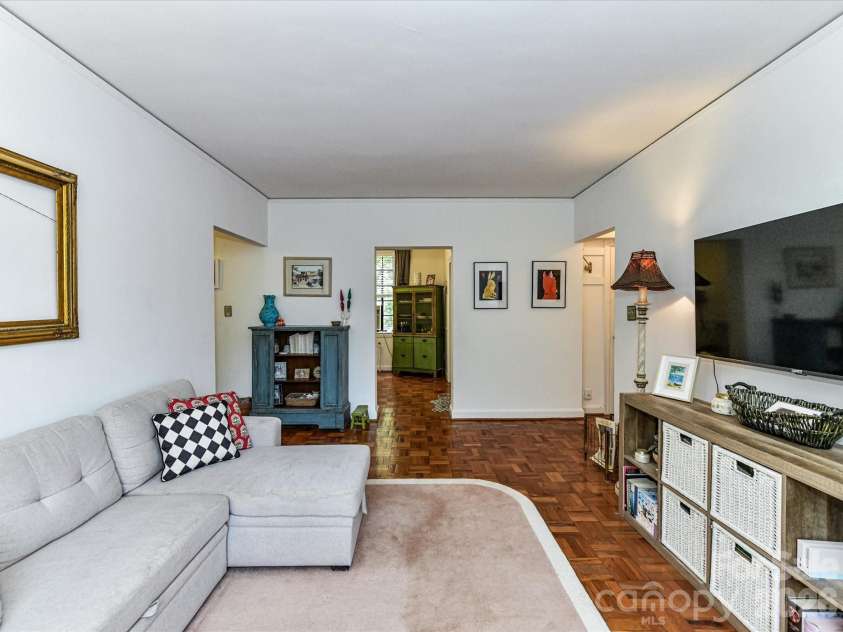 1121 Myrtle Avenue, Charlotte, NC 28203.  MLS# CAR4379116, YatesRealty ID 19454. 