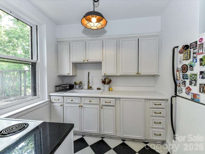 1121 Myrtle Avenue, Charlotte, NC 28203.  MLS# CAR4379116, YatesRealty ID 19454. 
