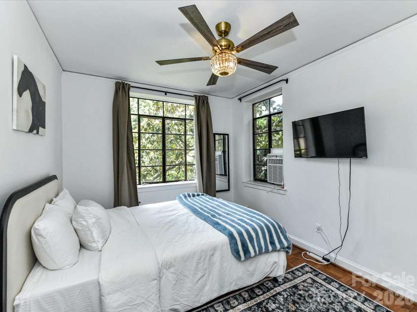 1121 Myrtle Avenue, Charlotte, NC 28203.  MLS# CAR4379116, YatesRealty ID 19454. 