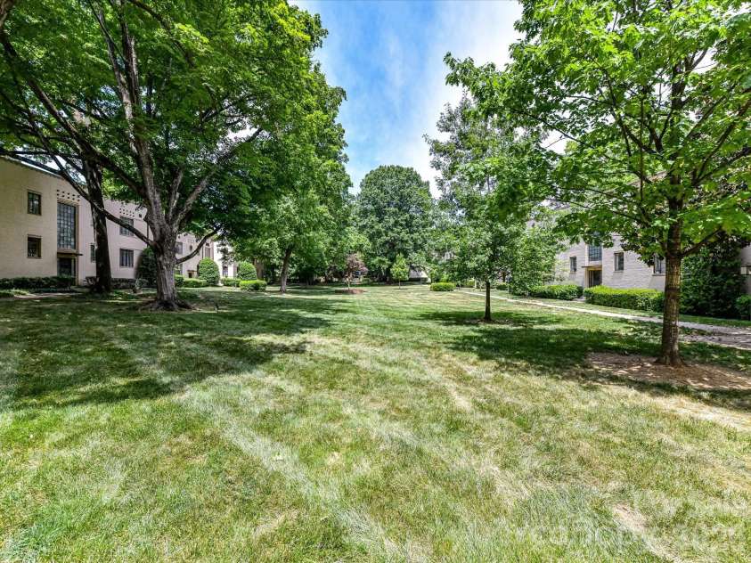 1121 Myrtle Avenue, Charlotte, NC 28203.  MLS# CAR4379116, YatesRealty ID 19454. 