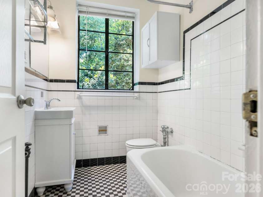 1121 Myrtle Avenue, Charlotte, NC 28203.  MLS# CAR4384063, YatesRealty ID 19454. Bath