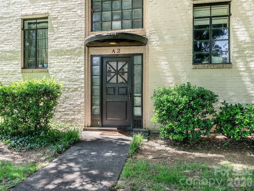1121 Myrtle Avenue, Charlotte, NC 28203.  MLS# CAR4384063, YatesRealty ID 19454. Door to Building A2