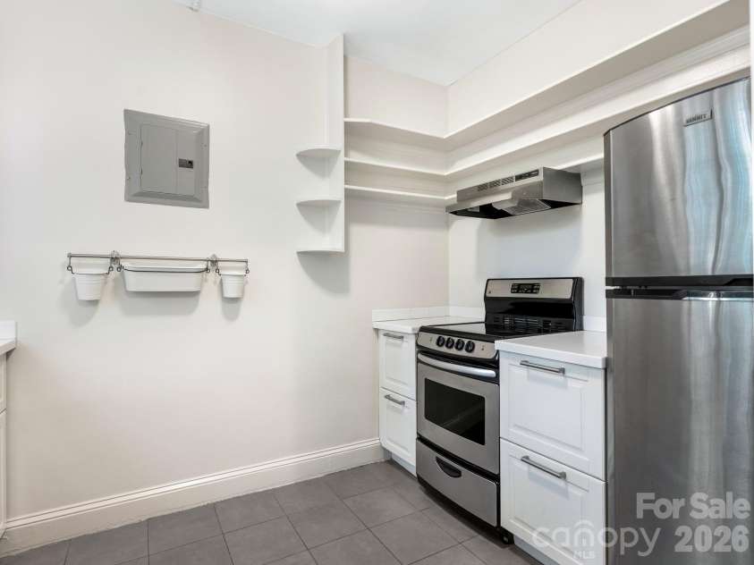 1121 Myrtle Avenue, Charlotte, NC 28203.  MLS# CAR4384063, YatesRealty ID 19454. Kitchen