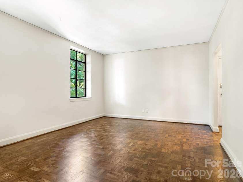 1121 Myrtle Avenue, Charlotte, NC 28203.  MLS# CAR4384063, YatesRealty ID 19454. Living Room