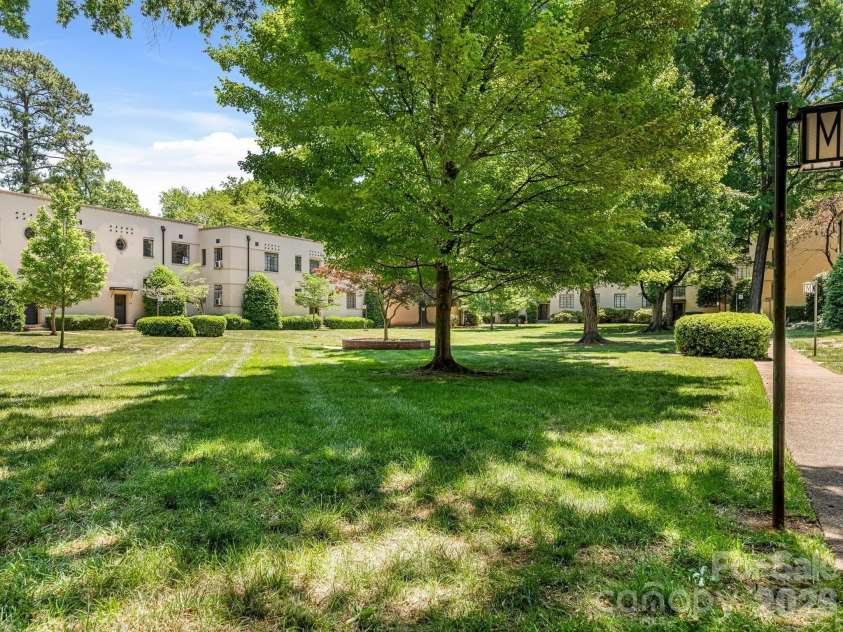 1121 Myrtle Avenue, Charlotte, NC 28203.  MLS# CAR4384063, YatesRealty ID 19454. Park-Like common area