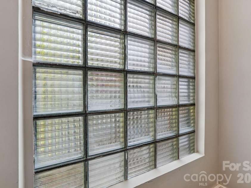 1121 Myrtle Avenue, Charlotte, NC 28203.  MLS# CAR4421930, YatesRealty ID 19454. Iconic Myrtle Square details