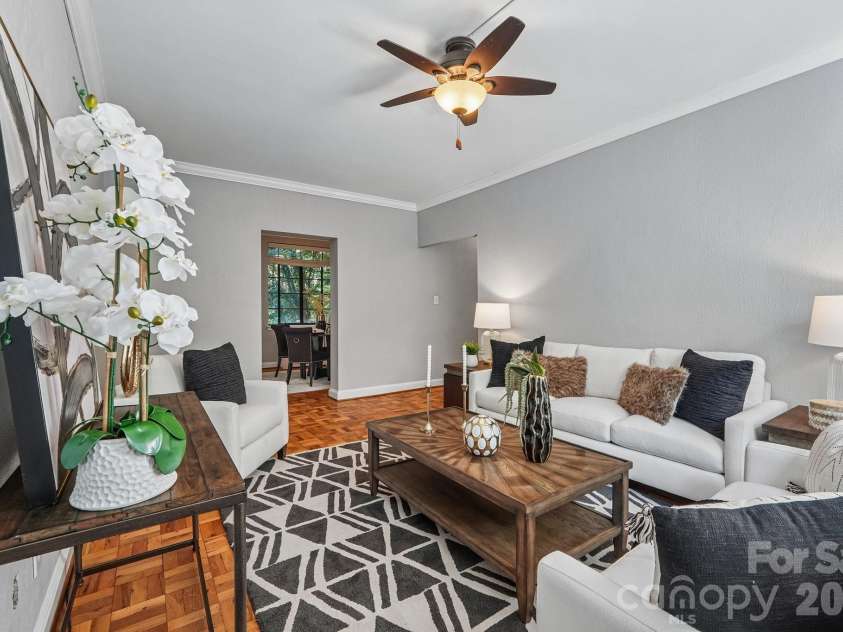 1121 Myrtle Avenue, Charlotte, NC 28203.  MLS# CAR4421930, YatesRealty ID 19454. Living room