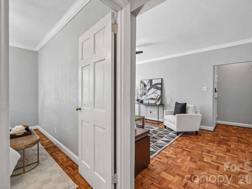 1121 Myrtle Avenue, Charlotte, NC 28203.  MLS# CAR4421930, YatesRealty ID 19454. One level living