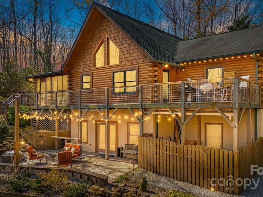 650 Faircrest Lane, Penrose, NC 28766.  MLS# CAR4242109, YatesRealty ID 19454. 
