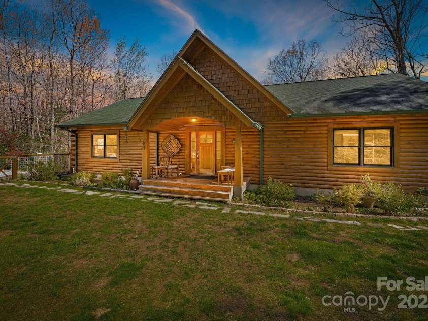 650 Faircrest Lane, Penrose, NC 28766.  MLS# CAR4242109, YatesRealty ID 19454. Front of cabin