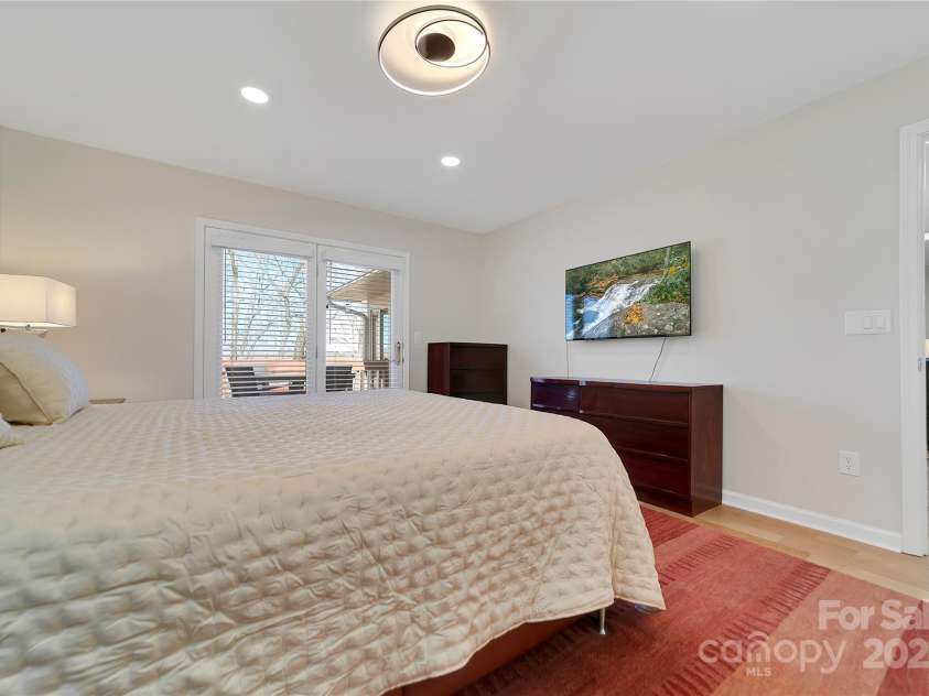 39 Udvawadulisi Court, Brevard, NC 28712.  MLS# CAR4214037, YatesRealty ID 19455. 