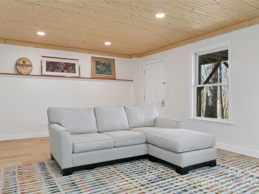 39 Udvawadulisi Court, Brevard, NC 28712.  MLS# CAR4214037, YatesRealty ID 19455. 