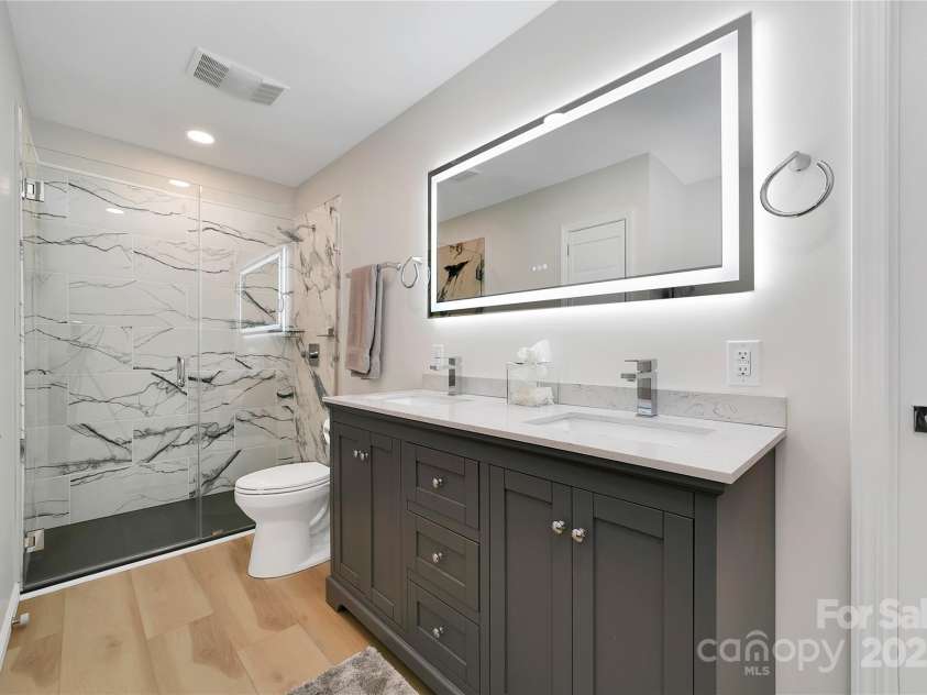 39 Udvawadulisi Court, Brevard, NC 28712.  MLS# CAR4214037, YatesRealty ID 19455. Ensuite bath