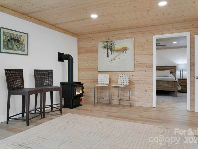 39 Udvawadulisi Court, Brevard, NC 28712.  MLS# CAR4214037, YatesRealty ID 19455. Gas stove