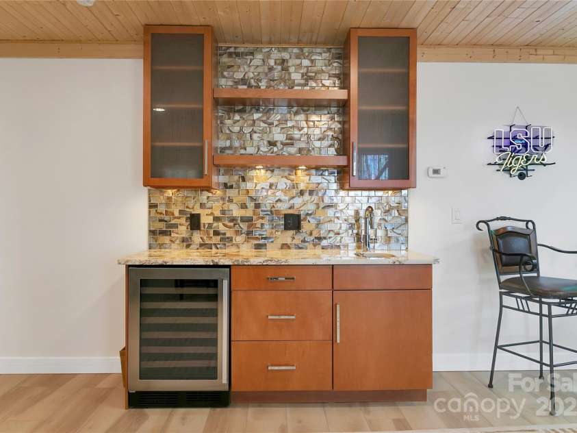 39 Udvawadulisi Court, Brevard, NC 28712.  MLS# CAR4214037, YatesRealty ID 19455. Lower level bar