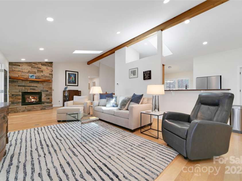 39 Udvawadulisi Court, Brevard, NC 28712.  MLS# CAR4214037, YatesRealty ID 19455. Open concept