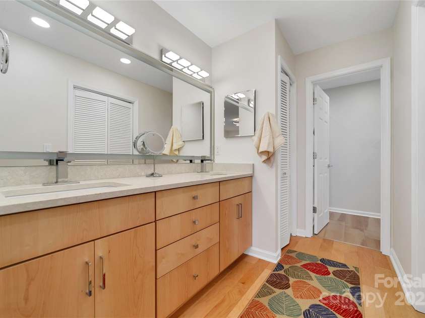 39 Udvawadulisi Court, Brevard, NC 28712.  MLS# CAR4214037, YatesRealty ID 19455. Primary bath